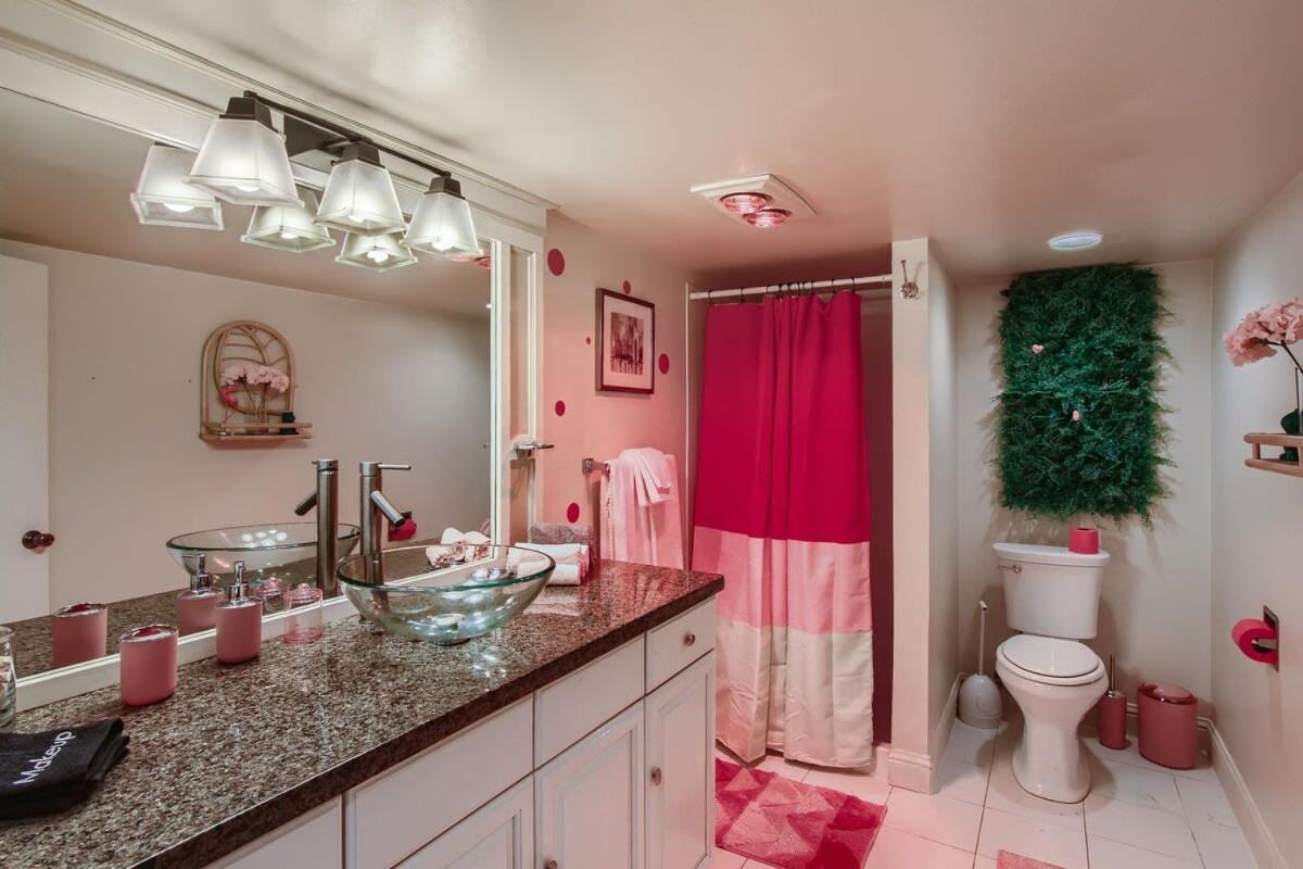 Barbie'S Dream Apt In The City Sacramento Bagian luar foto
